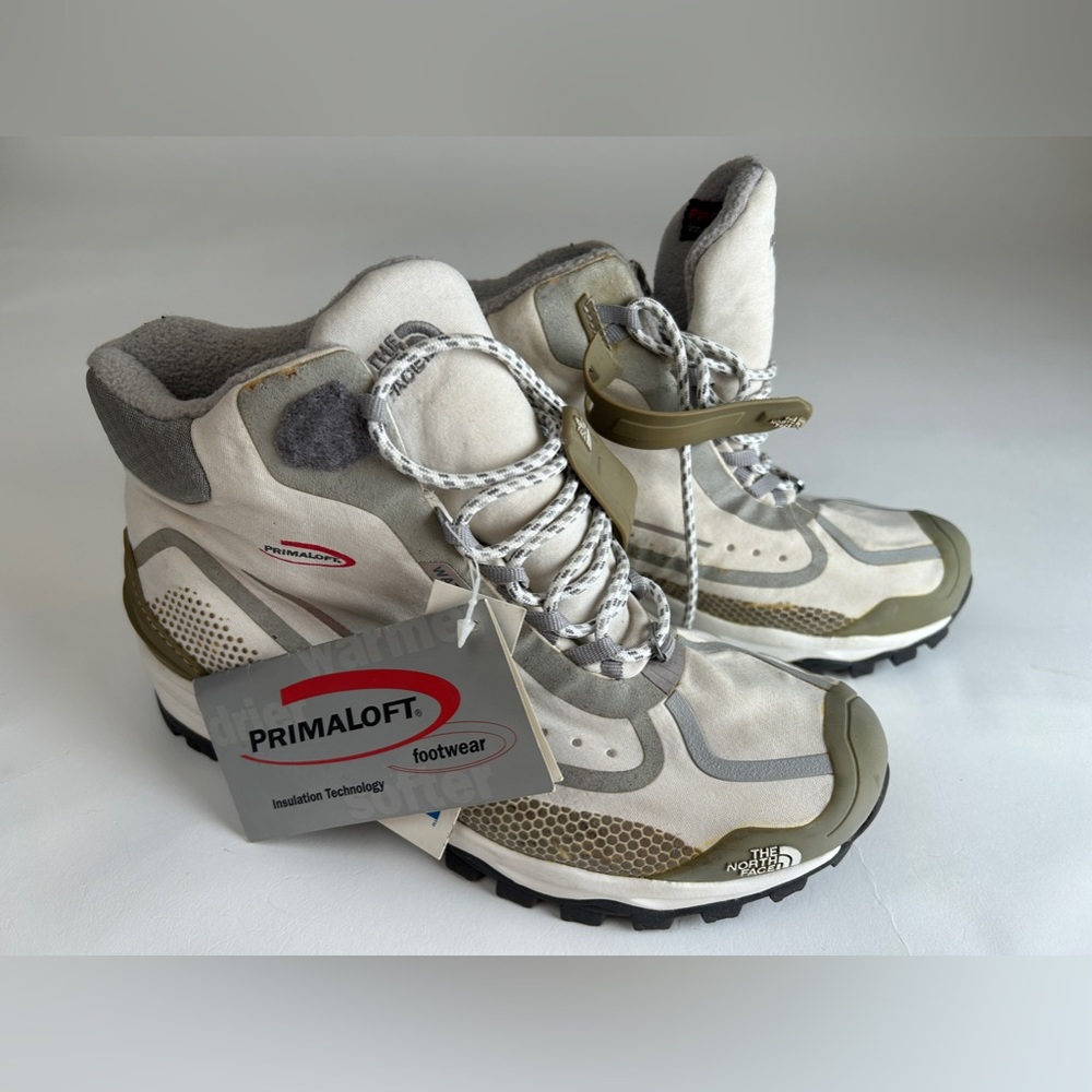 The Northface primo loft vintage boots. New and never worn with full tags.